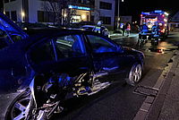 Zerstörtes Auto nach Verkehrsunfall an Limbacher Volksbank