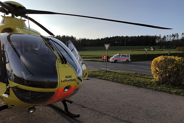 Einsatzfahrzeug der HvO Limbach mit Rettungswagen am Hirschberg
