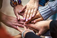Hände zum Team vereint