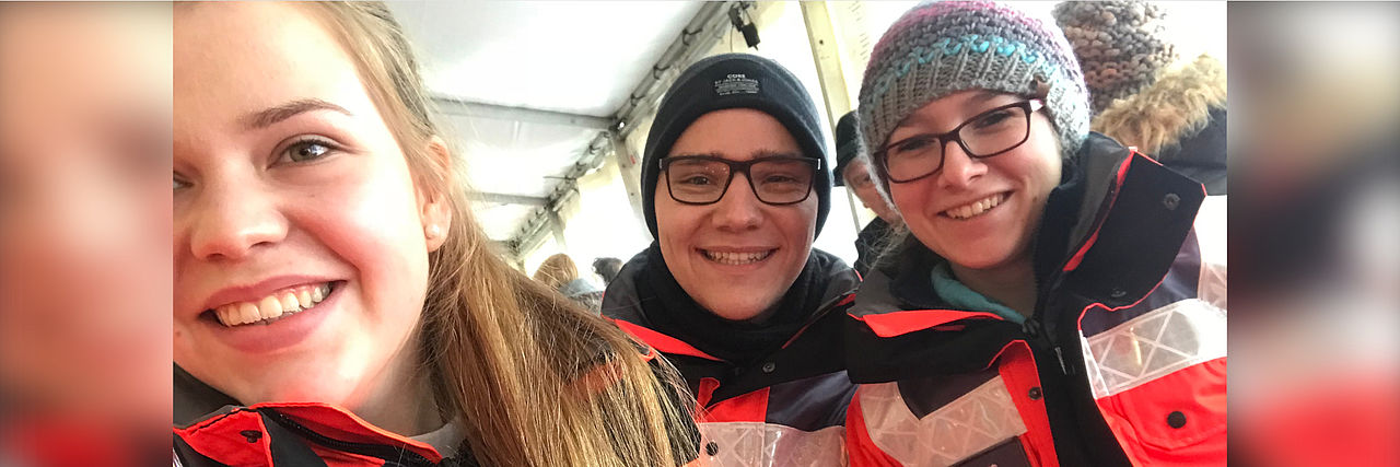 Selfie von Sanitätern bei Sanitätsdienst