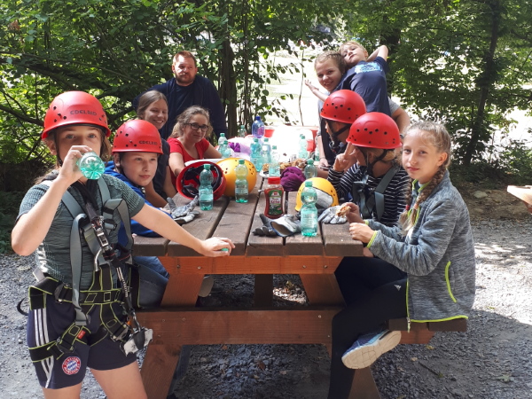 Jugendrotkreuz im Kletterpark